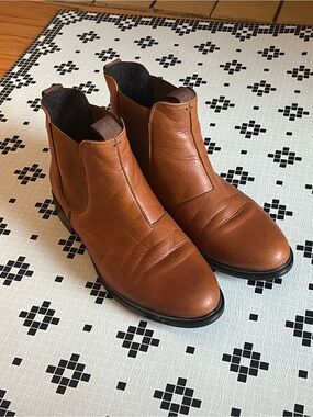 Women’s Ten Points lined leather Chelsea boots size 39 / 8.5
